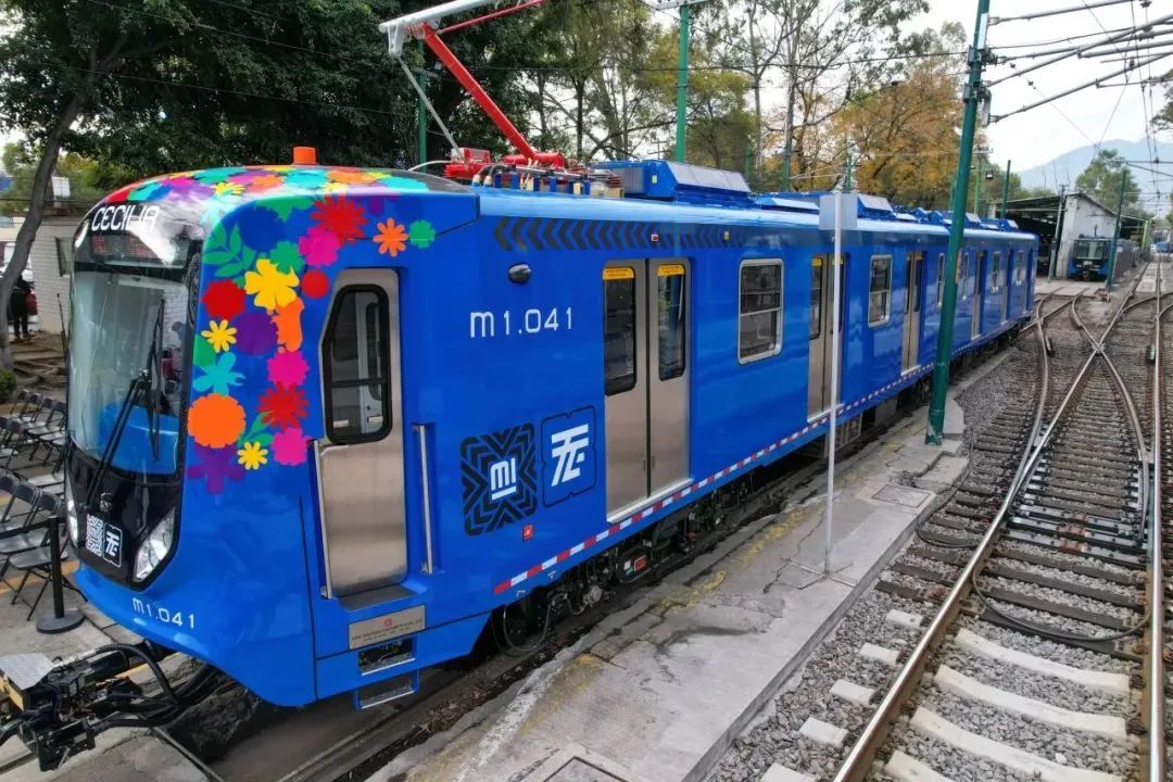 中国造轻轨列车在墨西哥城首开运营:命名“塞西莉亚”,线路全长 13.04 公里