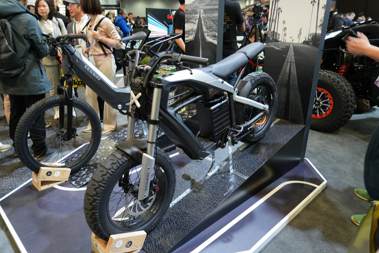 智能割草机器人、电助力自行车？九号新品CES引围观