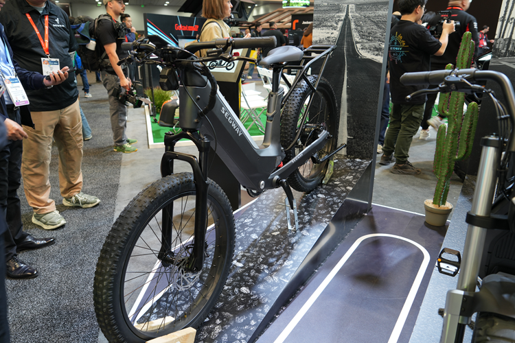 智能割草机器人、电助力自行车？九号新品CES引围观