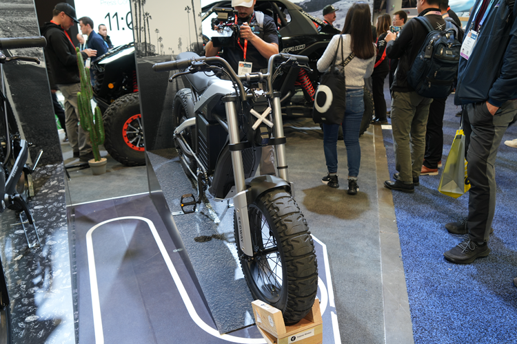 智能割草机器人、电助力自行车？九号新品CES引围观