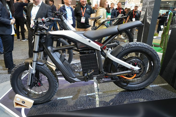 智能割草机器人、电助力自行车？九号新品CES引围观