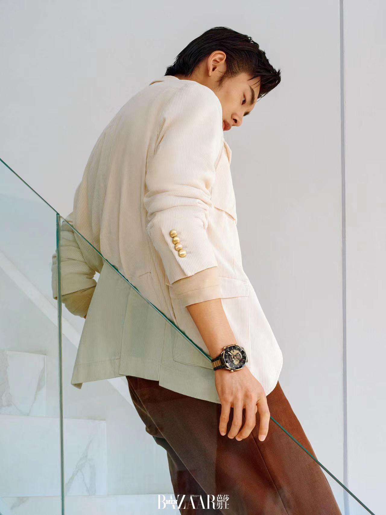 同框传统高端腕表，华为首款黄金智能腕表引领智能腕表新篇章