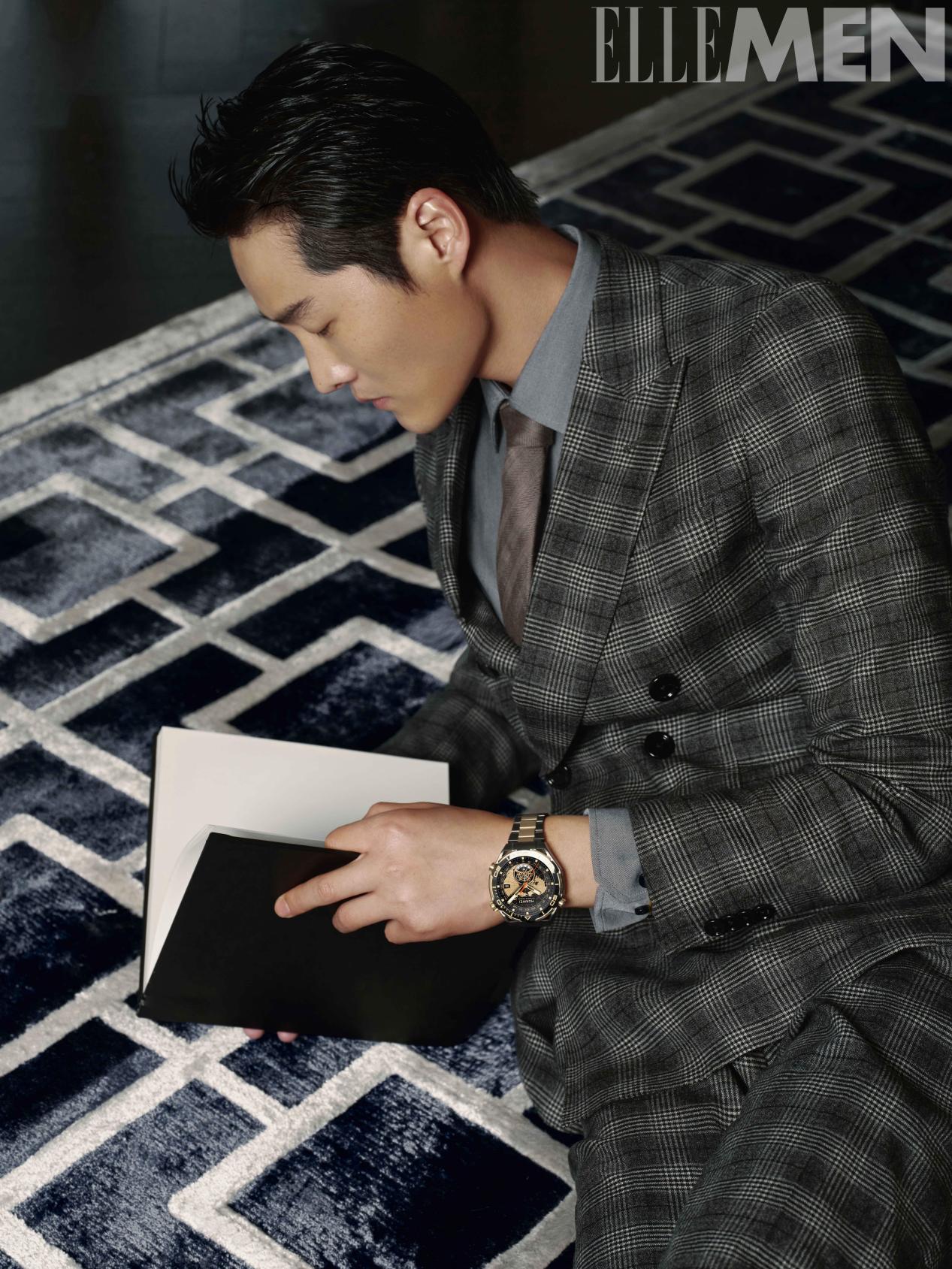 同框传统高端腕表，华为首款黄金智能腕表引领智能腕表新篇章