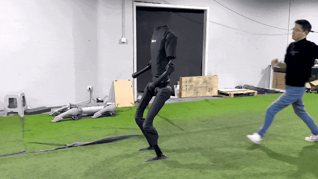 完蛋,CES 2024被机器人包围了