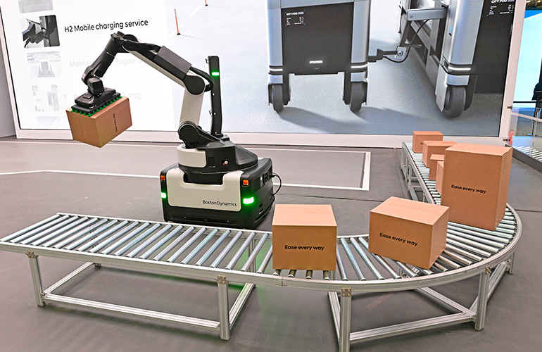 完蛋,CES 2024被机器人包围了