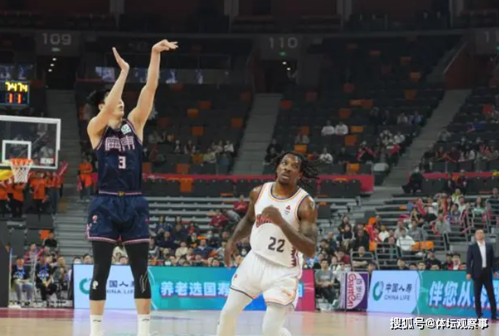 辽篮夺胜，乌戈挑战胡明轩，精彩CBA二人战