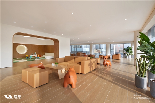 理想汽车旗舰零售中心正式开业,以全新设计理念提升用户体验
