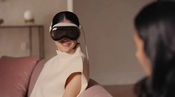 苹果Vision Pro头显：兼具隐私保护和旅途优化的两大特色模式的考察