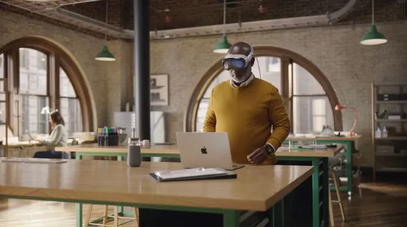 苹果确认：Vision Pro头显实现多设备内容镜像，支持