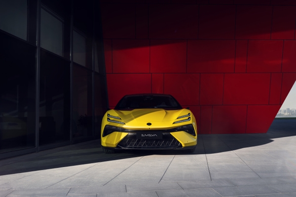 路特斯全新电动超跑“繁花”震撼上市,性能与豪华并存