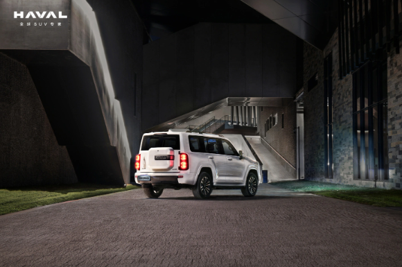 全新哈弗H9官图曝光:车尾外挂储物箱成亮点,预计上半年上市