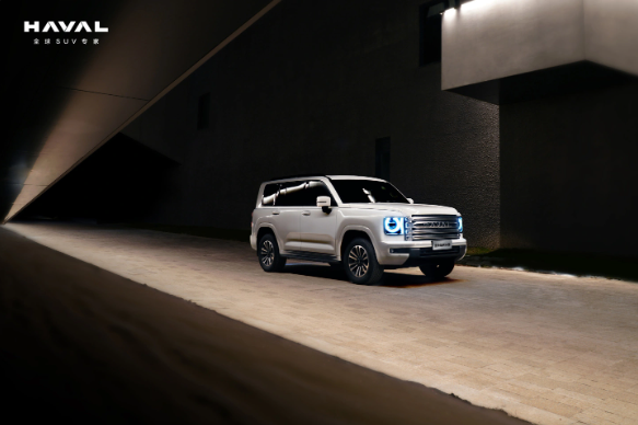 全新哈弗H9官图曝光:车尾外挂储物箱成亮点,预计上半年上市