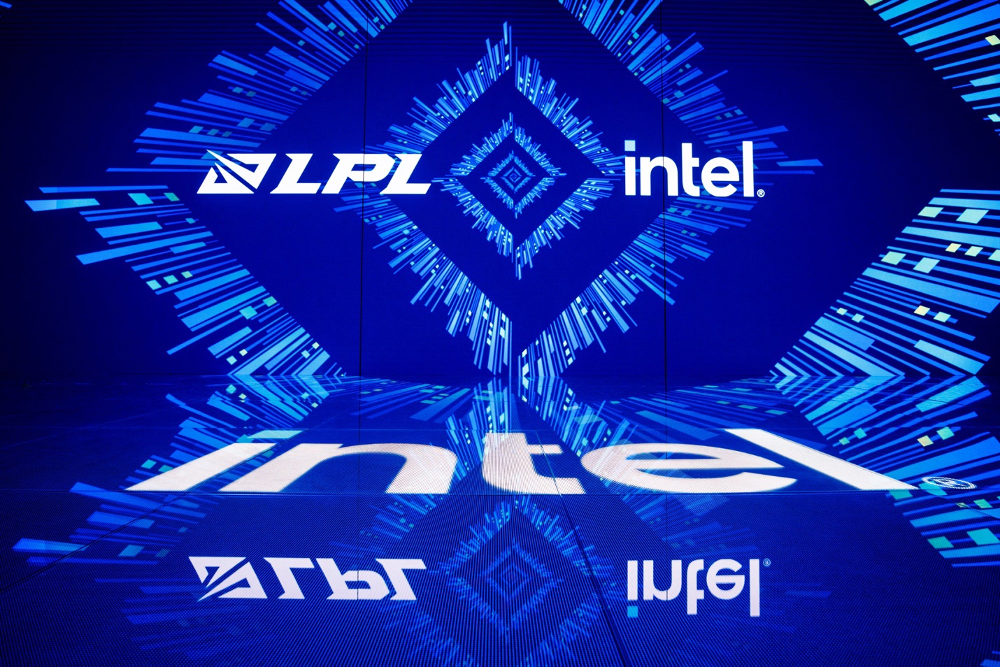 2024 英雄联盟职业联赛春季赛正式开启，英特尔携腾竞体育再续 LPL 赛事辉煌