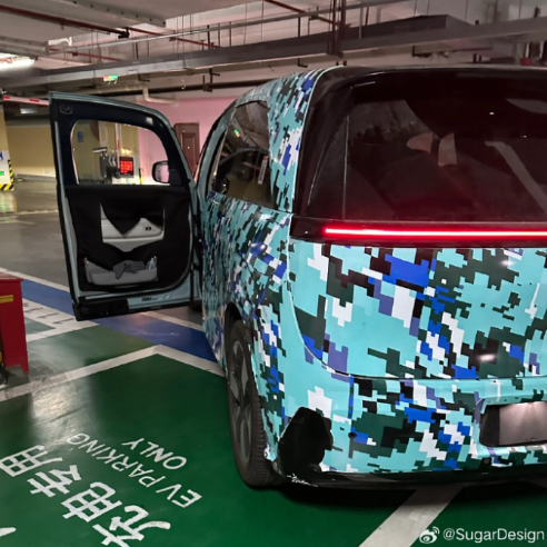 2024年上半年可能会推出的极氪第二款MPV车型“CM2E”，现有谍照曝光