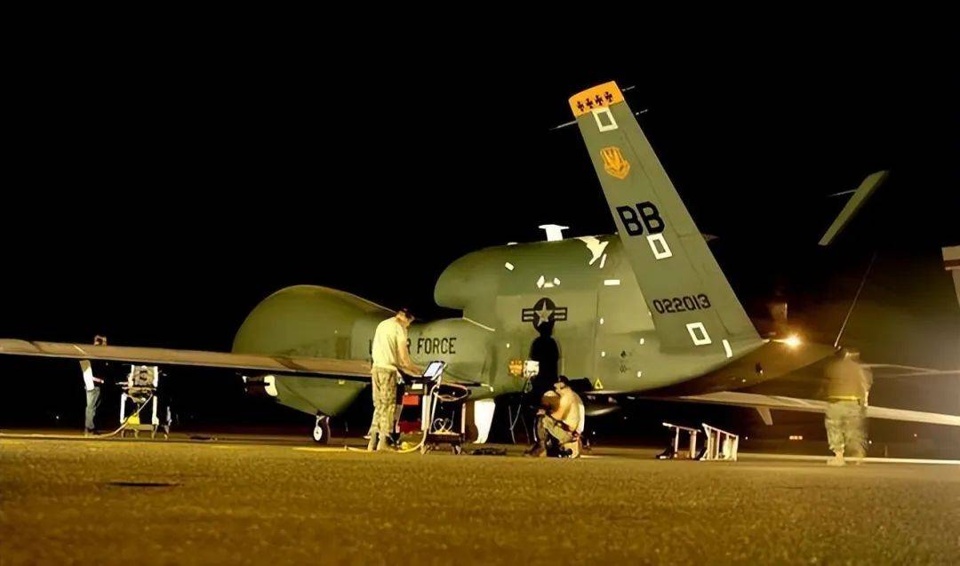 果然是纸老虎,俄无人机进入北约领空后爆炸,美国北约都“怂了”