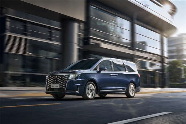 江淮瑞风RF8登场：中大型MPV新典范，起价16.99万