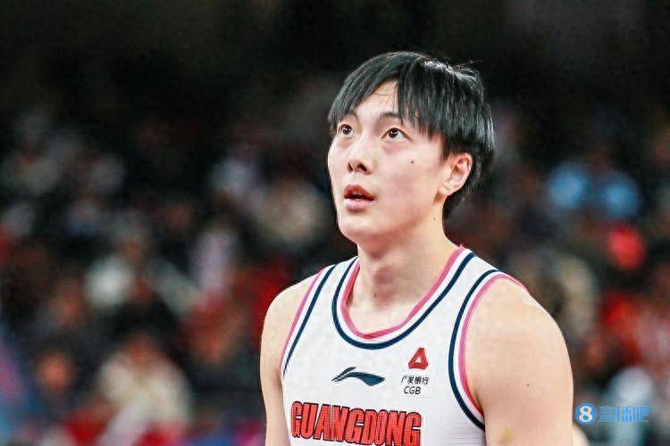 媒体人：宏远本赛季最正确选择是选胡明轩副队长 他撑起球队进攻