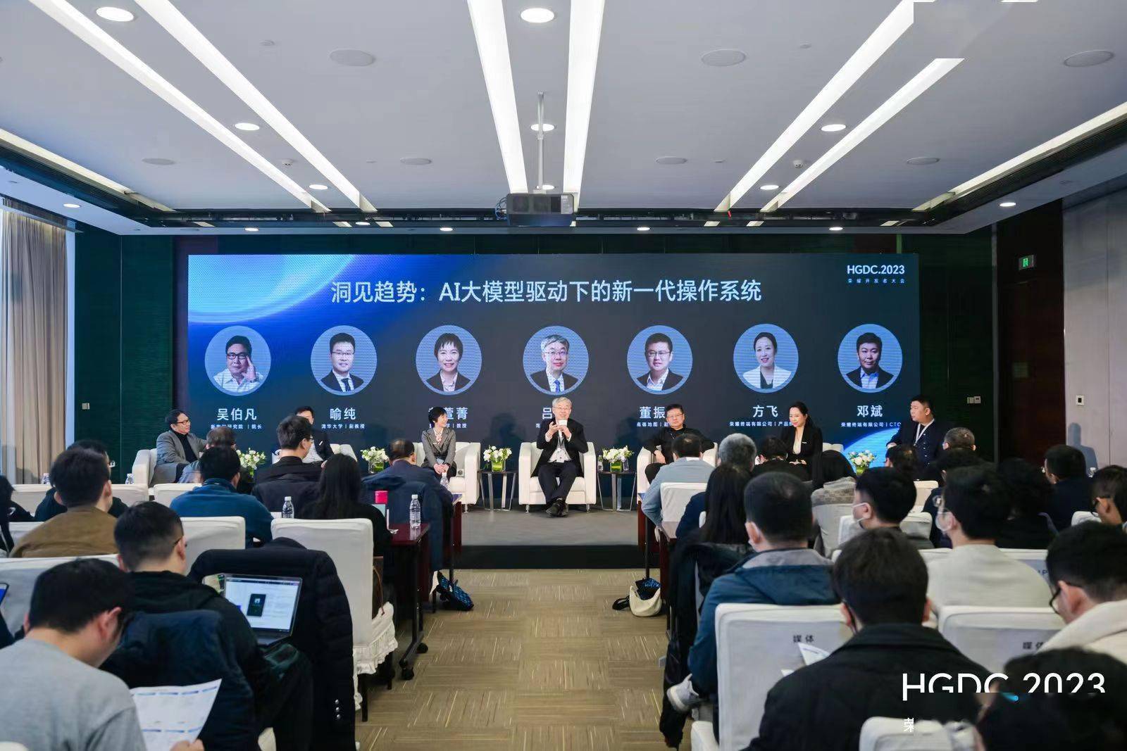 AI浪潮下的操作系统 —— OS与荣耀探索的新光明未来