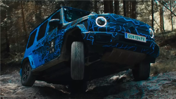 2024年奔驰纯电G级震撼上市,四轮电机系统成亮点