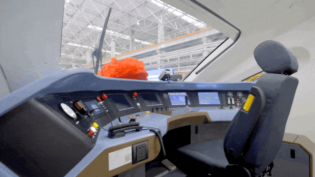 首列中国中车市域 C 型列车交付:用于上海机场联络线,时速 160 公里