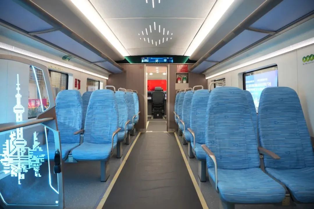首列中国中车市域 C 型列车交付:用于上海机场联络线,时速 160 公里