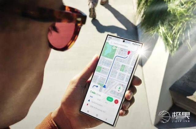 安卓“机皇”降临!三星S24搭载最强AI,通话实时翻译,体验逆天…