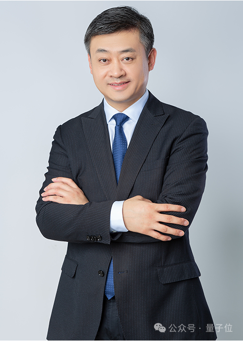 中国电信成为央企中首个完成LLM研发和开源的选手，推出星辰AI大模型