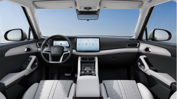 比亚迪元UP细节揭晓:翻毛皮座椅、全景天窗,打造优雅驾乘体验