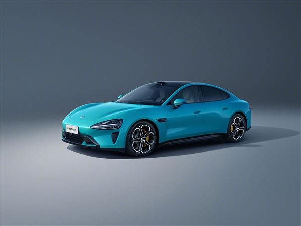 小米汽车首款轿跑SU7官图震撼发布:海湾蓝的未来速度