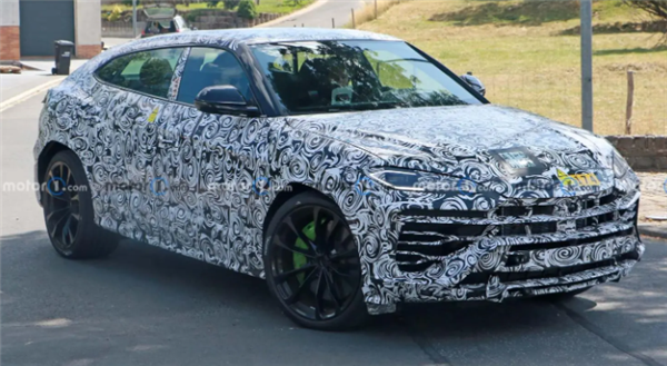 揭秘兰博基尼Uruse全新混合动力版本的谍照，预计2024年触动市场