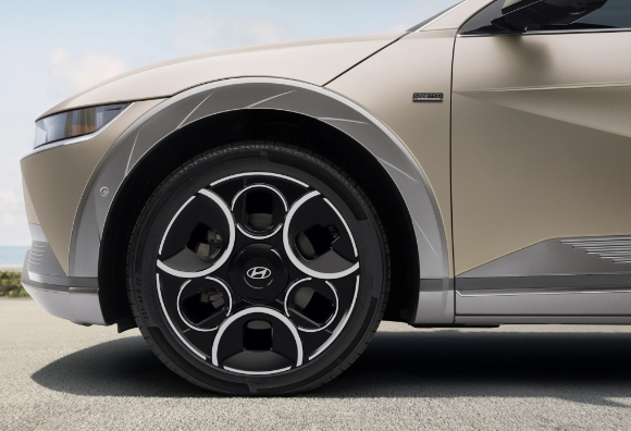 迪士尼粉丝专属!现代IONIQ 5白金典藏版限量发售,起售价约42.8万元