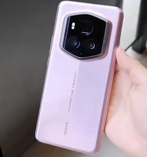 荣耀Magic6 RSR保时捷设计真机首曝,粉紫色机身引领潮流