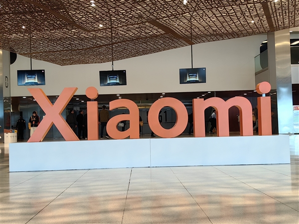 小米14 Ultra在MWC 2024海外发布，海外定价较高