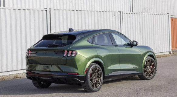 福特与通用合作共同应对中国电动车市场挑战：探索技术合作以提高竞争力