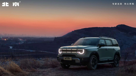 北京汽车全新“轻越野”SUV BJ30官图曝光,时尚设计主打年轻市场