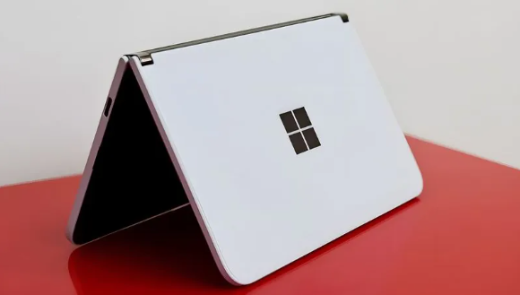 微软Surface Duo继续前行：开源社区发挥作用，实现Windows 11和安卓14兼容