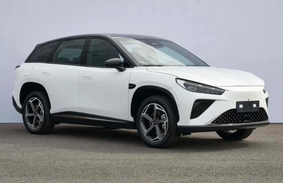 哪吒汽车全新中大型SUV哪吒L 4月即将上市 提供纯电与增程双动力选择