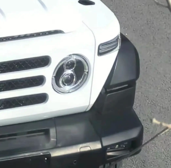 曝光：北汽最新212越野车现代设计，动力强劲