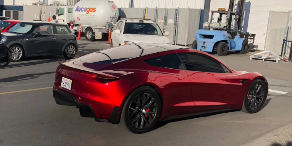 马斯克再次展望下一代Roadster：开创汽车新纪元