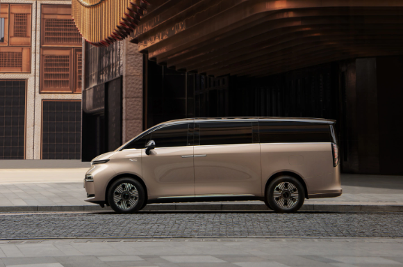 吉利LEVC翼真L380 MPV官图发布,年内上市剑指高端市场