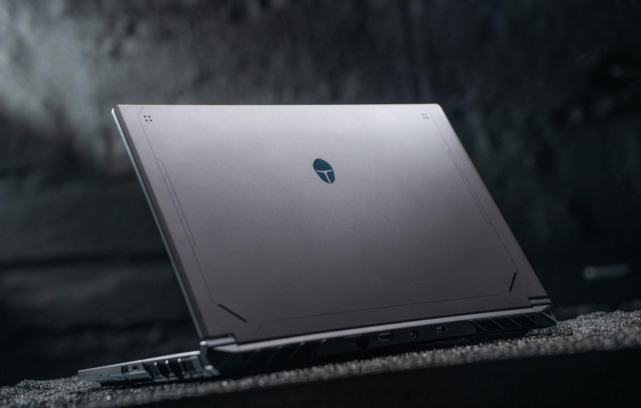 开学季卷王游戏本来了?雷神猎刃 15 重回 5999 元首发价