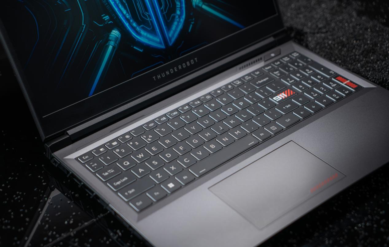 开学季卷王游戏本来了?雷神猎刃 15 重回 5999 元首发价