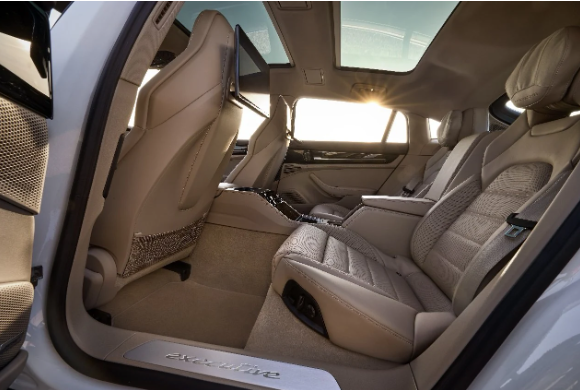 保时捷Panamera再添三款E-Hybrid车型,强化电动化阵容