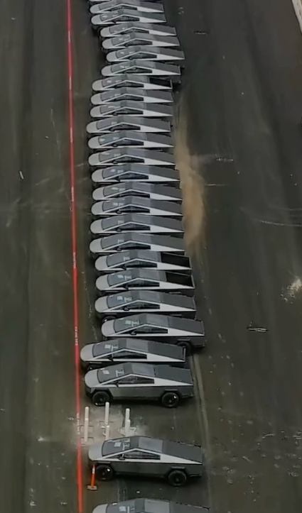 特斯拉Cybertruck量产现积极迹象,得州工厂航拍揭示生产盛况