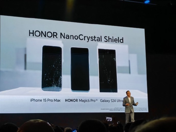 荣耀Magic6 Pro惊艳MWC 2024,搭载创新巨犀玻璃引领行业耐摔新标准