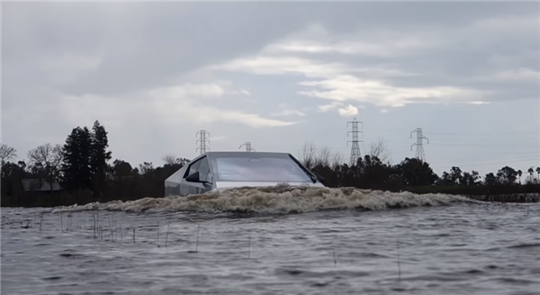 特斯拉Cybertruck暴力实测:水中行驶验证超强涉水能力