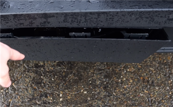 特斯拉Cybertruck暴力实测:水中行驶验证超强涉水能力
