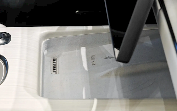 小米汽车SU7内饰曝光,科技与豪华并存引领未来出行时代