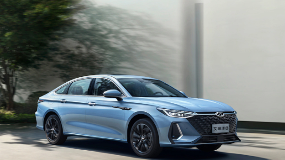 奇瑞艾瑞泽8荣耀版正式上市,配置优化售价9.99万元起