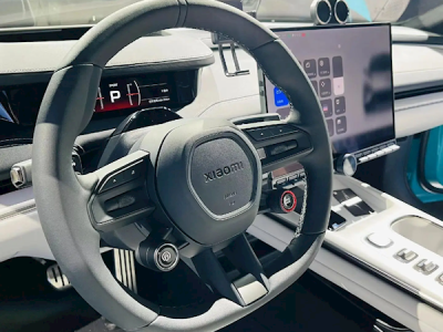 小米汽车内饰细节揭晓:怀挡设计、盲操便捷功能成亮点